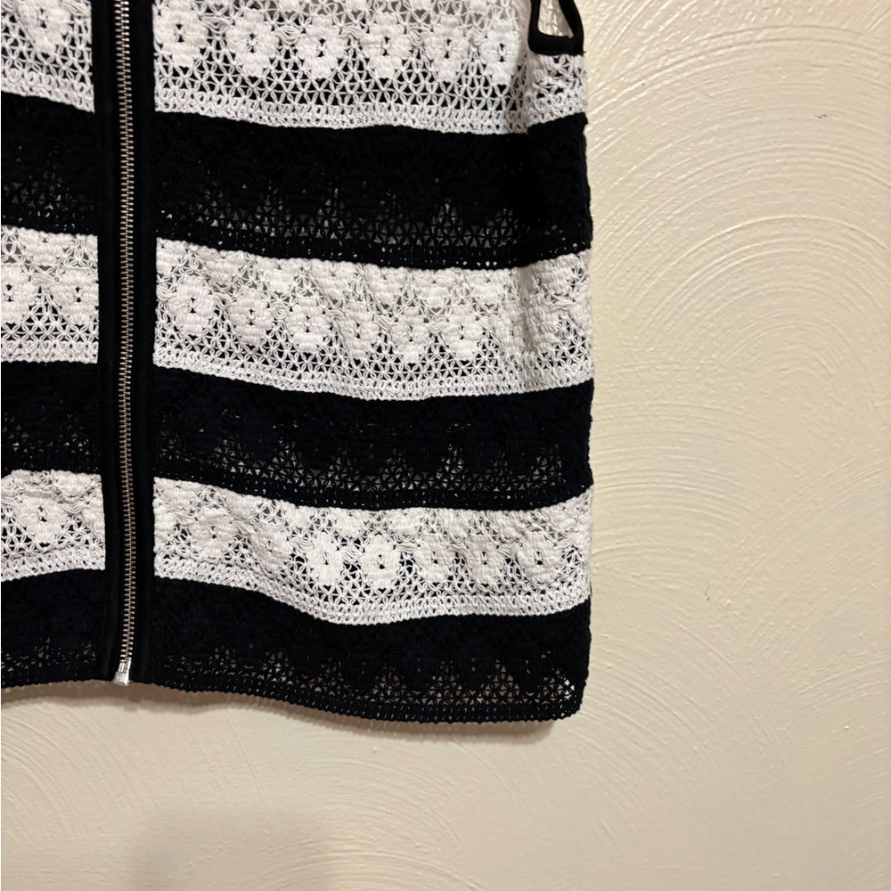 Chico’s Black White Crochet Lace Zip Front Vest Size 1 Cotton - Picture 8 of 9